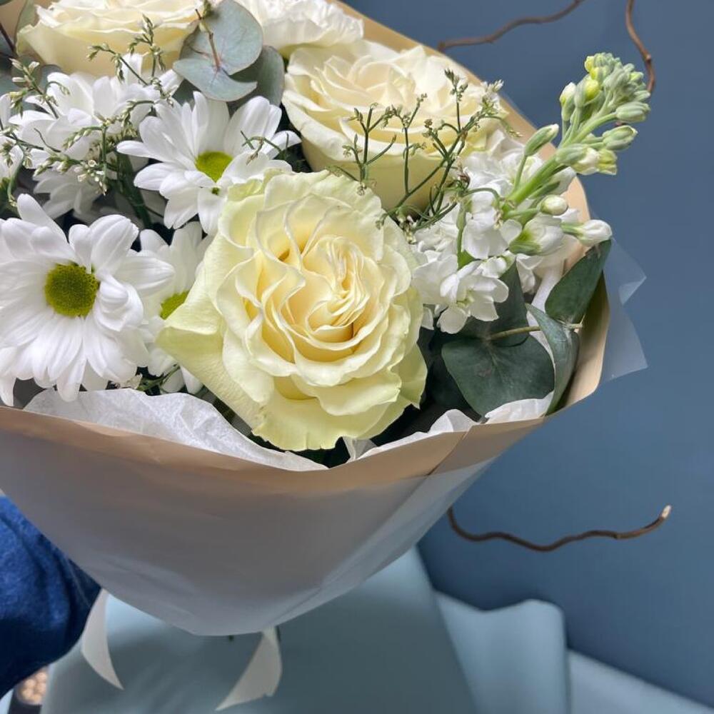 хризантемой и гвоздикой хризантемой и гвоздикой